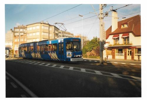 BN tram met reclame van Radio2 te St. Idesbald.
