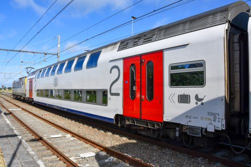 Mix van I6, I10, I11 & M7 rijtuigen te Adinkerke/De Panne.