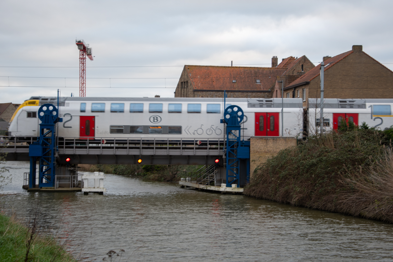 M7 te Veurne als P-trein 8000.
